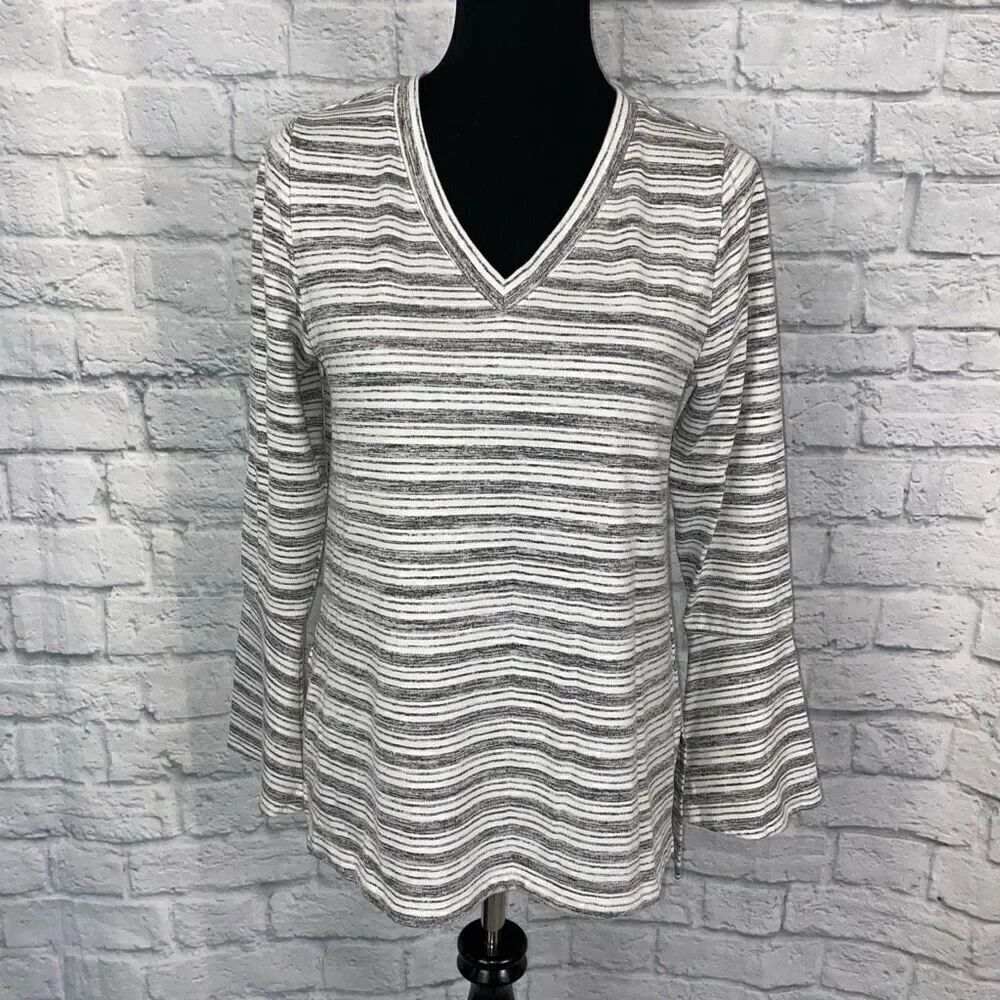 Gibson & Latimer vneck stripe top w/side slits & flare sleeve grey & white sz S